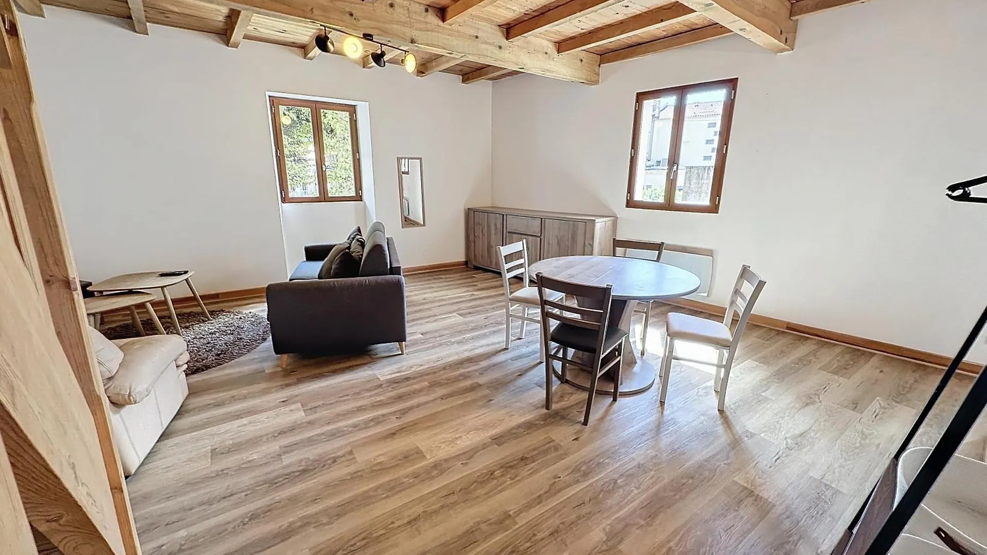 Beau Grand T2 Duplex Avec Du Cachet Centre Ville سان جودُ